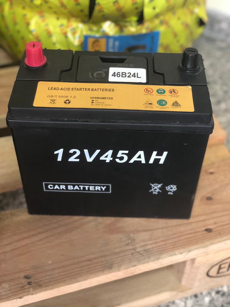 Batería de auto 12 V y 45 A